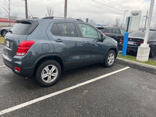 Certified 2022 Chevrolet Trax LT w/ LT Convenience Package image 2