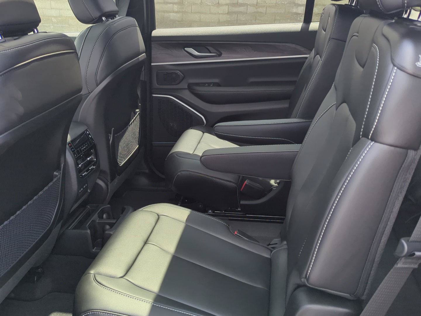 New 2026 Jeep Grand Cherokee L Limited w/ Limited Altitude Package AWD/4WD image 9