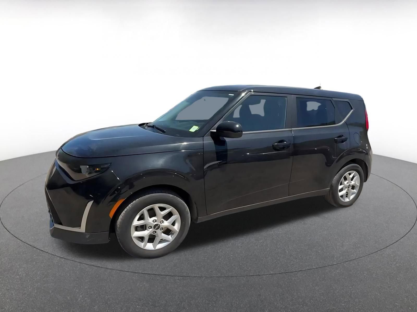 Used 2025 Kia Soul LX w/ LX Technology Package FWD image 8