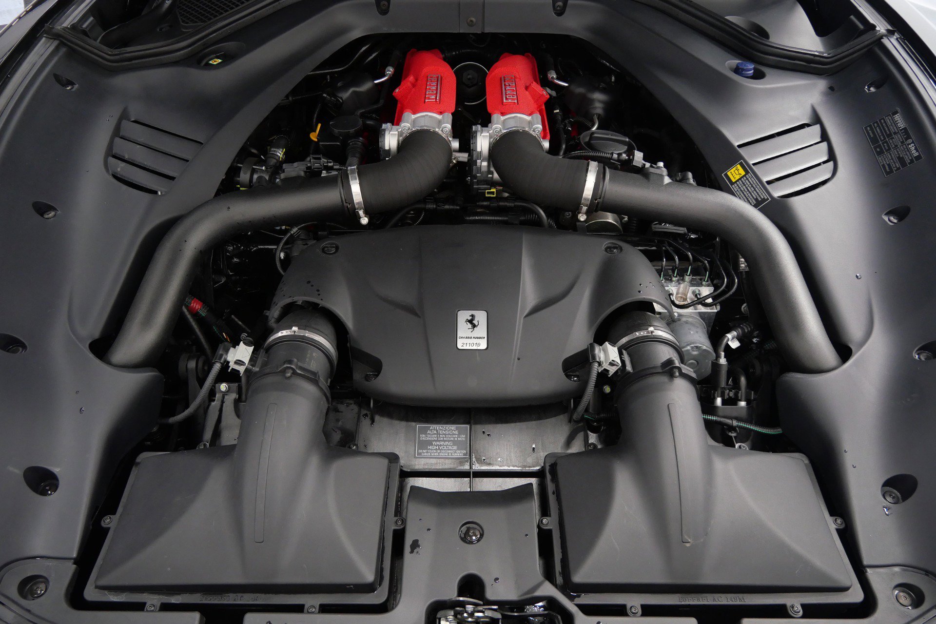 Used 2015 Ferrari California T RWD image 12