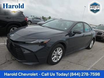 Used 2025 Toyota Camry LE w/ Convenience Package FWD image 1