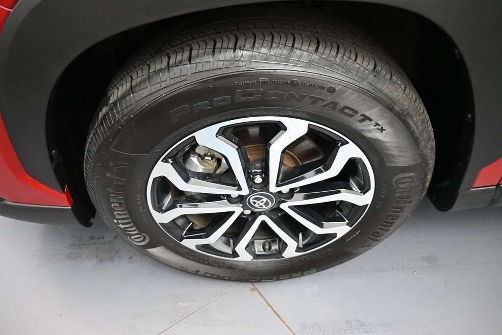 Used 2024 Toyota Corolla Cross AWD Hybrid w/ Moonroof Package image 14