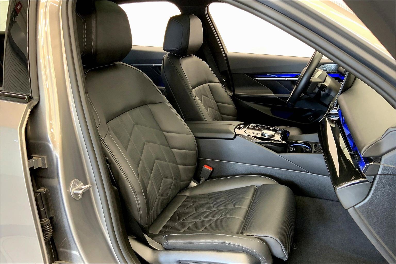 Used 2024 BMW i5 M60 w/ Premium Package image 17