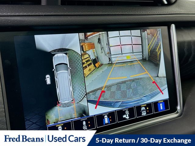 Used 2022 GMC Yukon XL Denali image 16