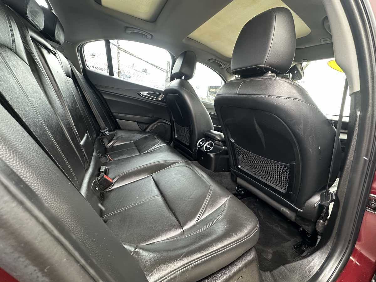 Used 2017 Alfa Romeo Giulia AWD image 25