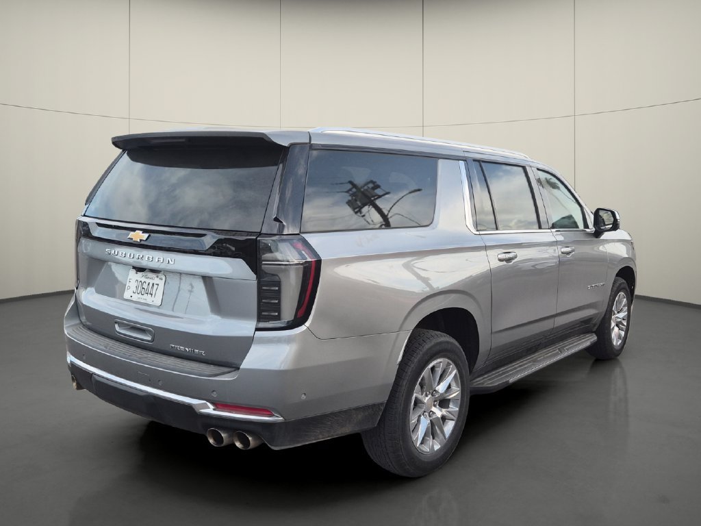 Used 2025 Chevrolet Suburban Premier AWD/4WD image 7