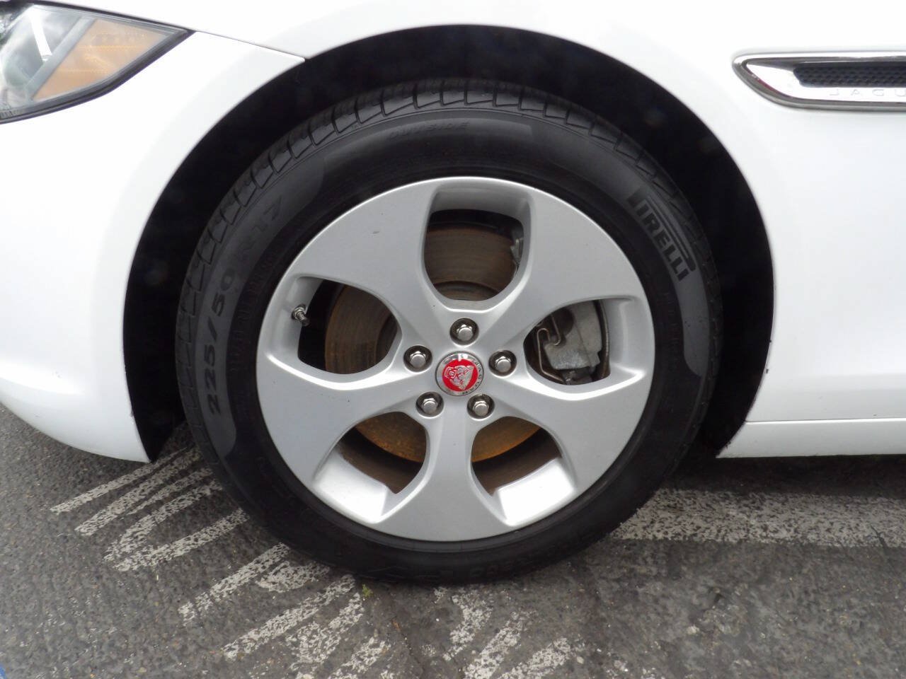 Used 2018 Jaguar XE RWD image 14