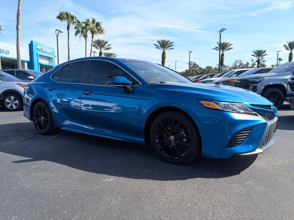 Used 2020 Toyota Camry SE w/ Moonroof Package image 2