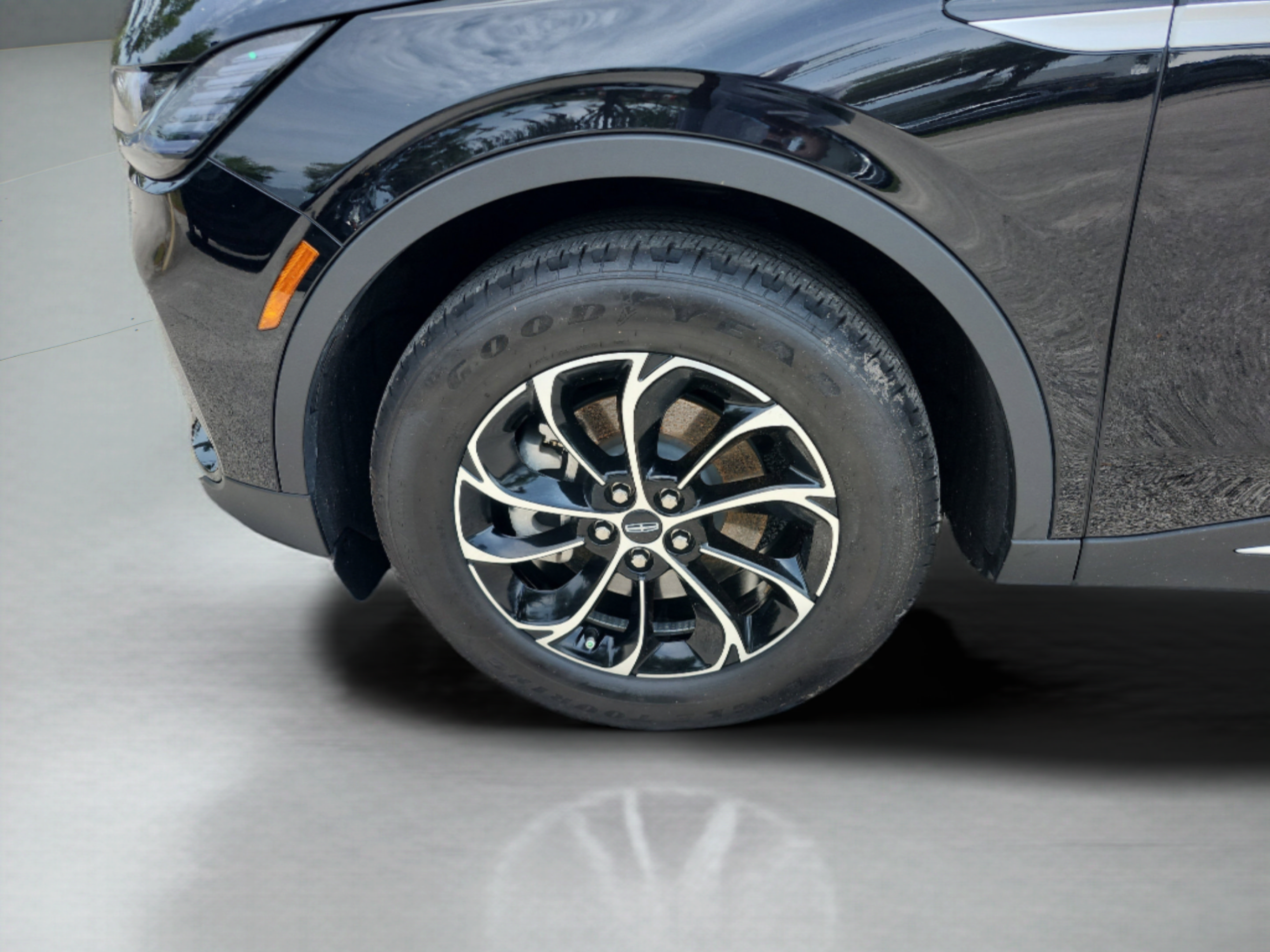 Used 2025 Lincoln Nautilus Premier AWD/4WD image 29