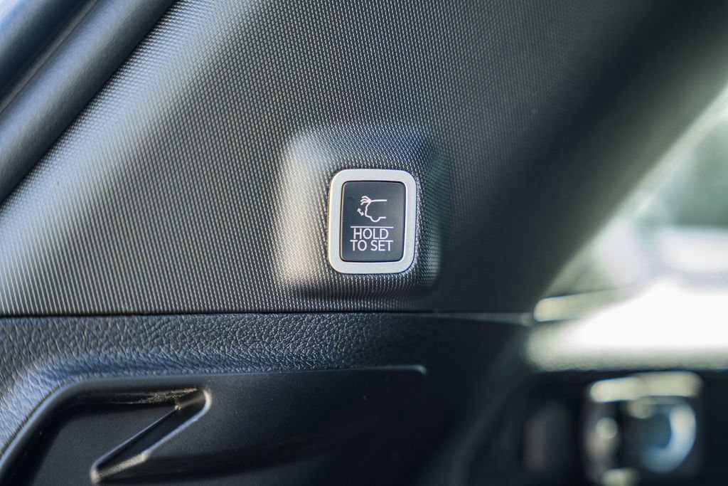 New 2025 Jeep Grand Cherokee Laredo X w/ Luxury Tech Group I image 11