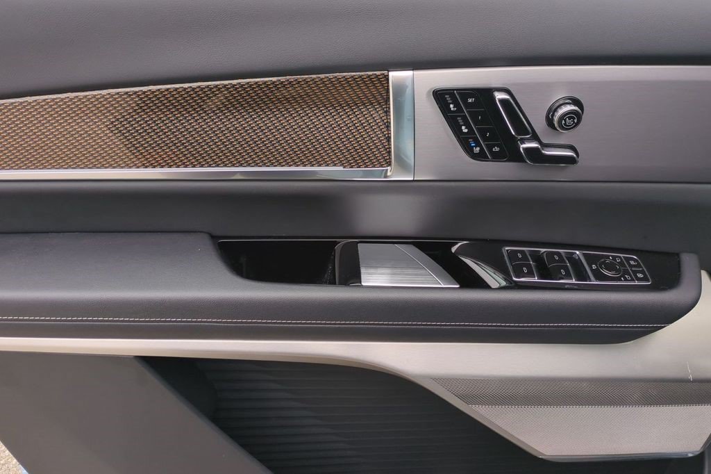 Certified 2026 Cadillac Vistiq Premium Luxury AWD/4WD image 22