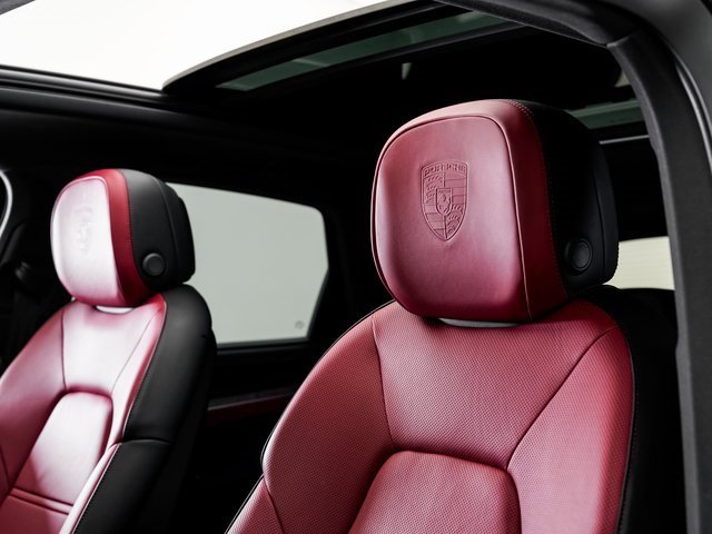 Used 2024 Porsche Cayenne image 11