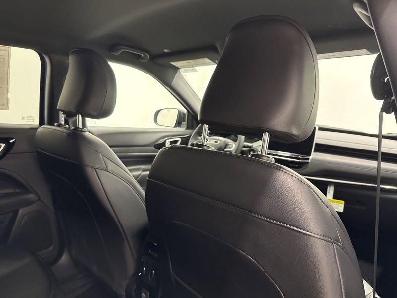 New 2026 Jeep Compass Latitude image 12