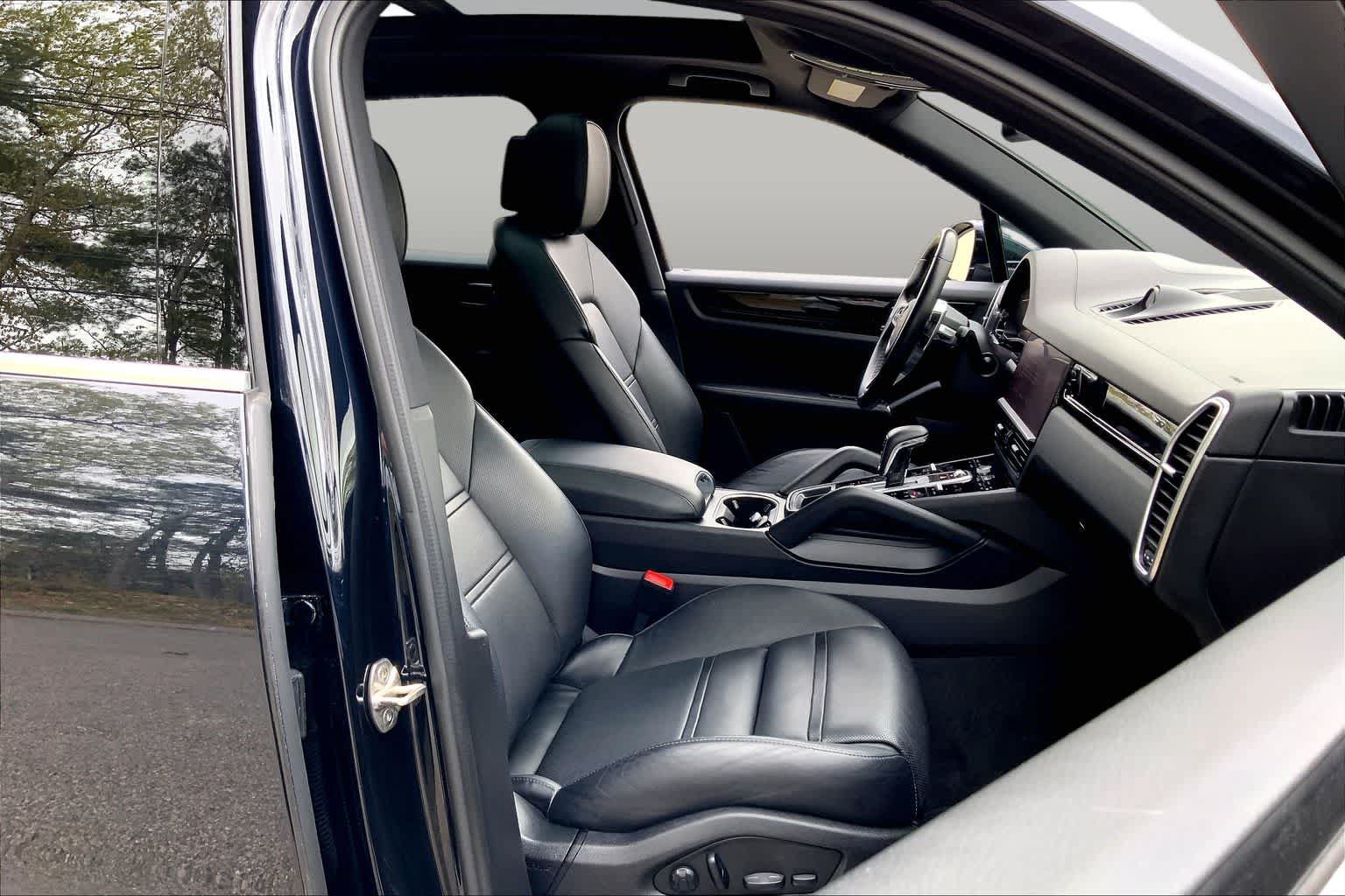 Used 2022 Porsche Cayenne AWD/4WD image 8