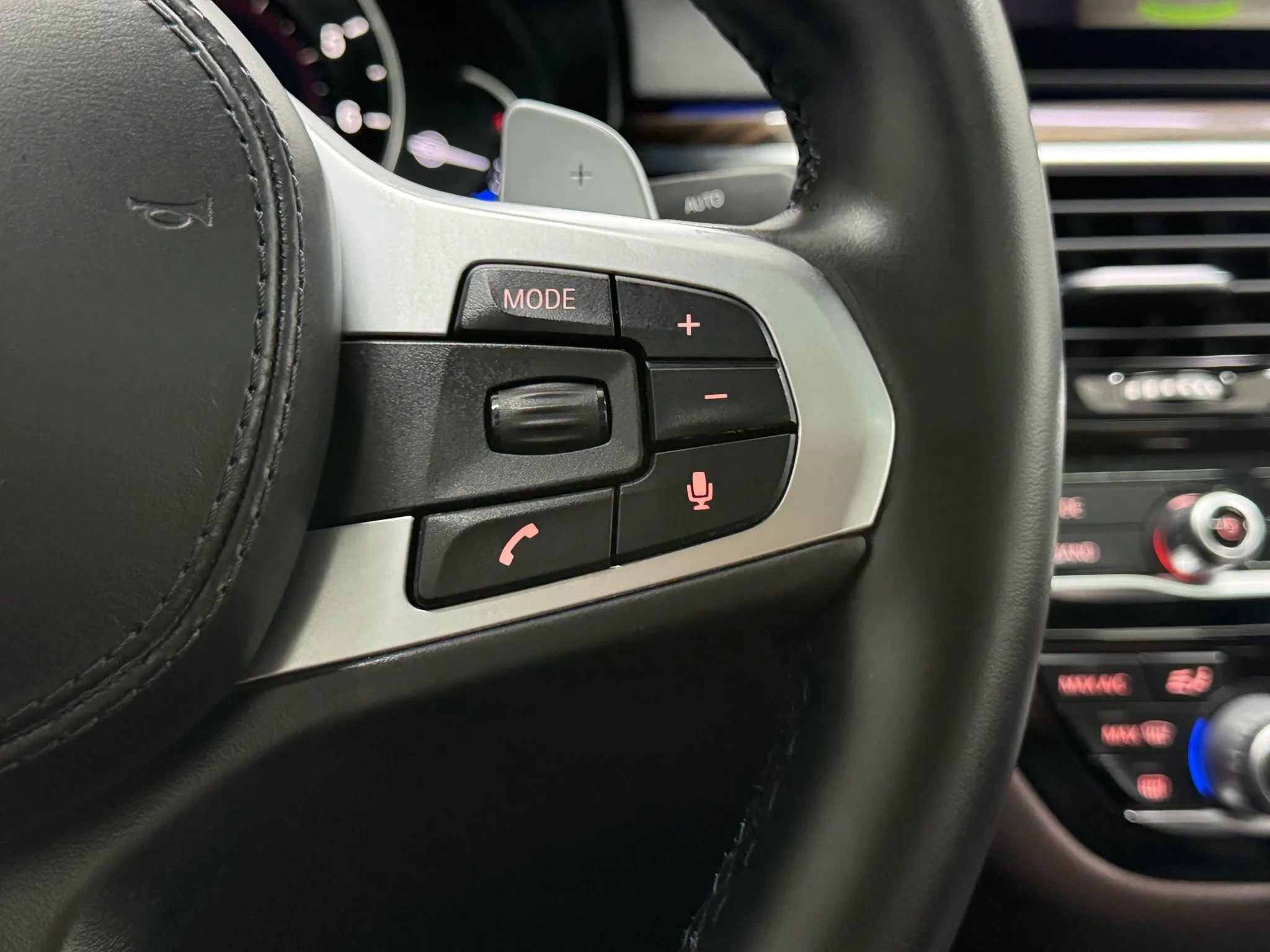 Used 2019 BMW 540i w/ M Sport Package image 19