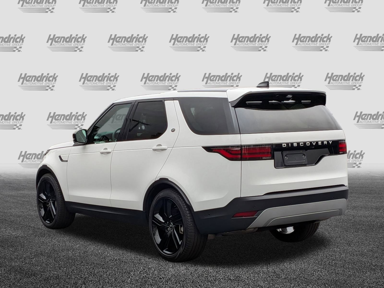 Used 2024 Land Rover Discovery S image 8