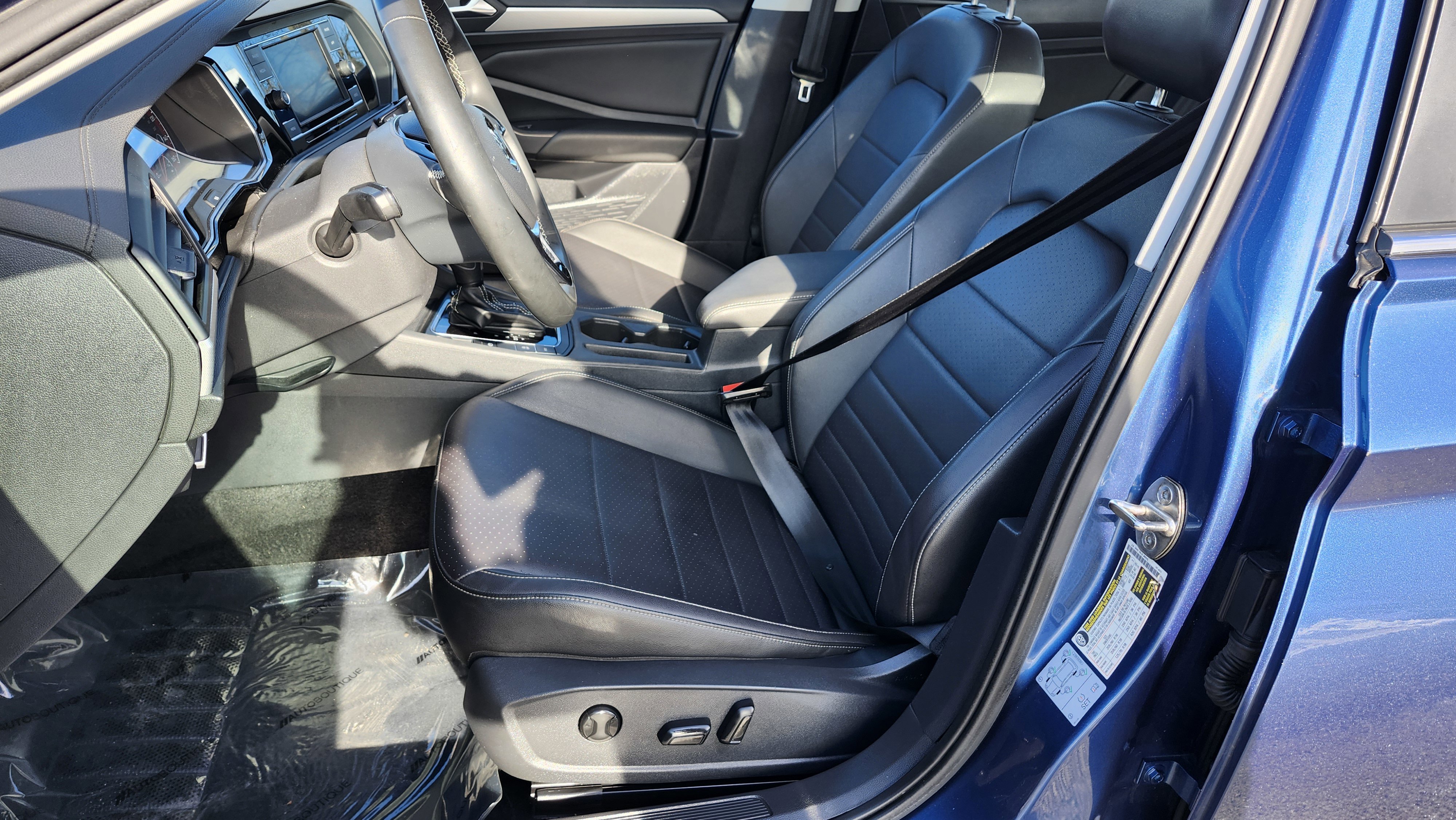 Used 2021 Volkswagen Jetta SE w/ SE Cold Weather Package image 23