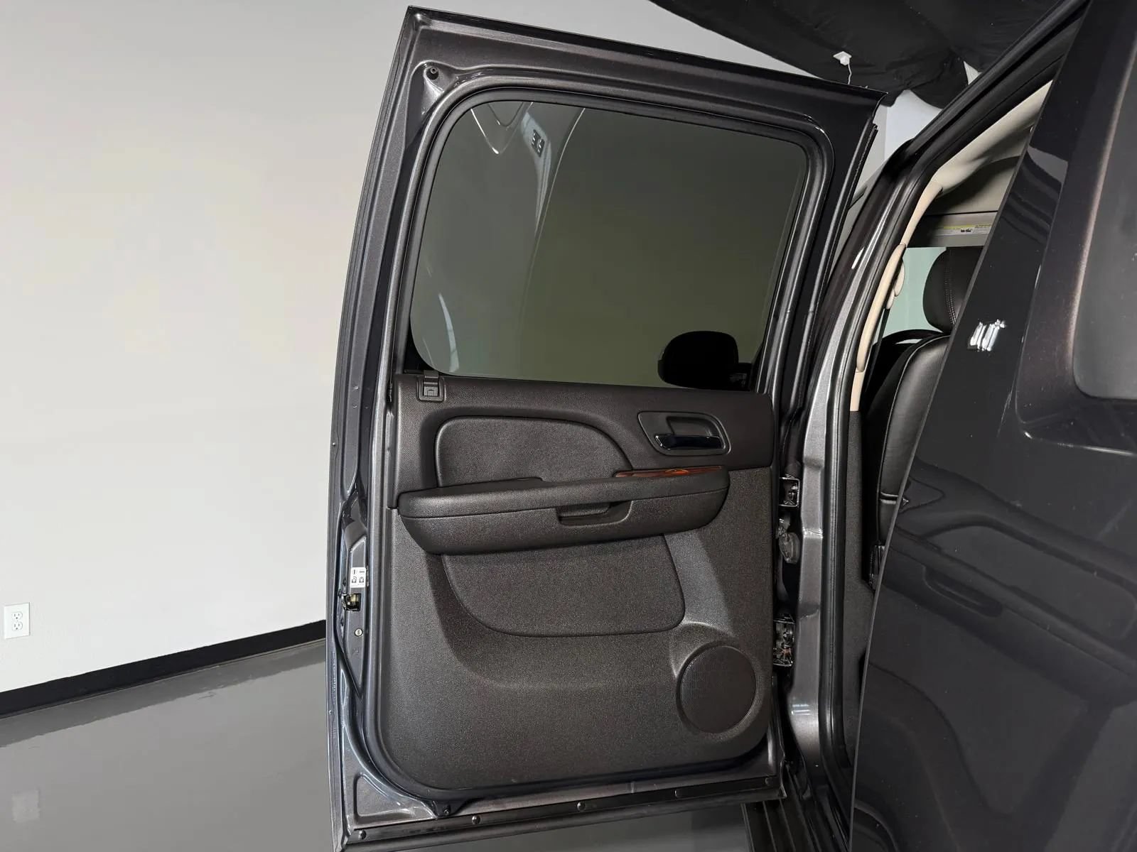 Used 2010 Chevrolet Avalanche LT w/ Luxury Package RWD image 15