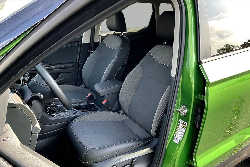 Used 2025 Volkswagen Taos SE image 19