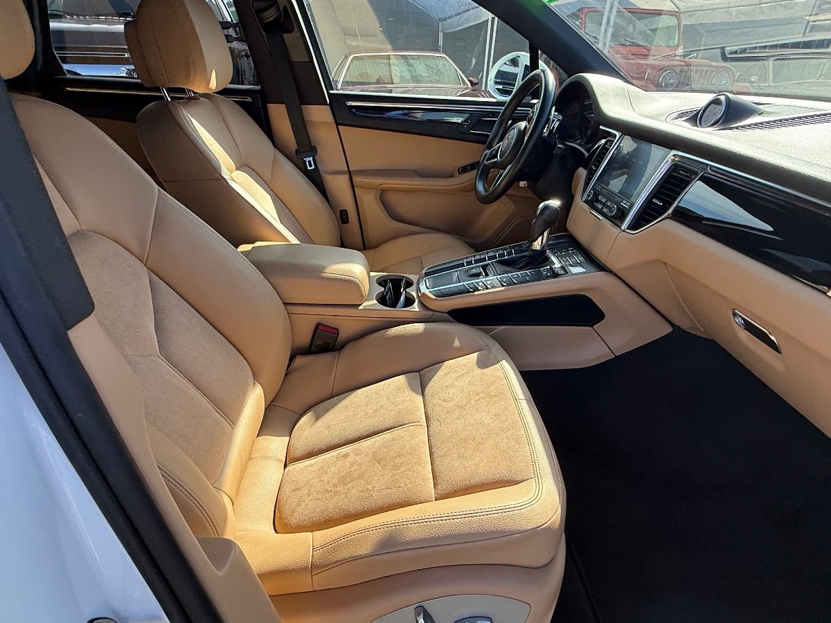 Used 2017 Porsche Macan w/ Premium Package AWD/4WD image 16
