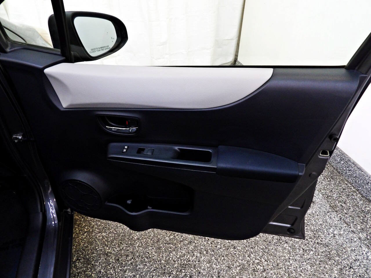 Used 2013 Toyota Yaris LE FWD image 14