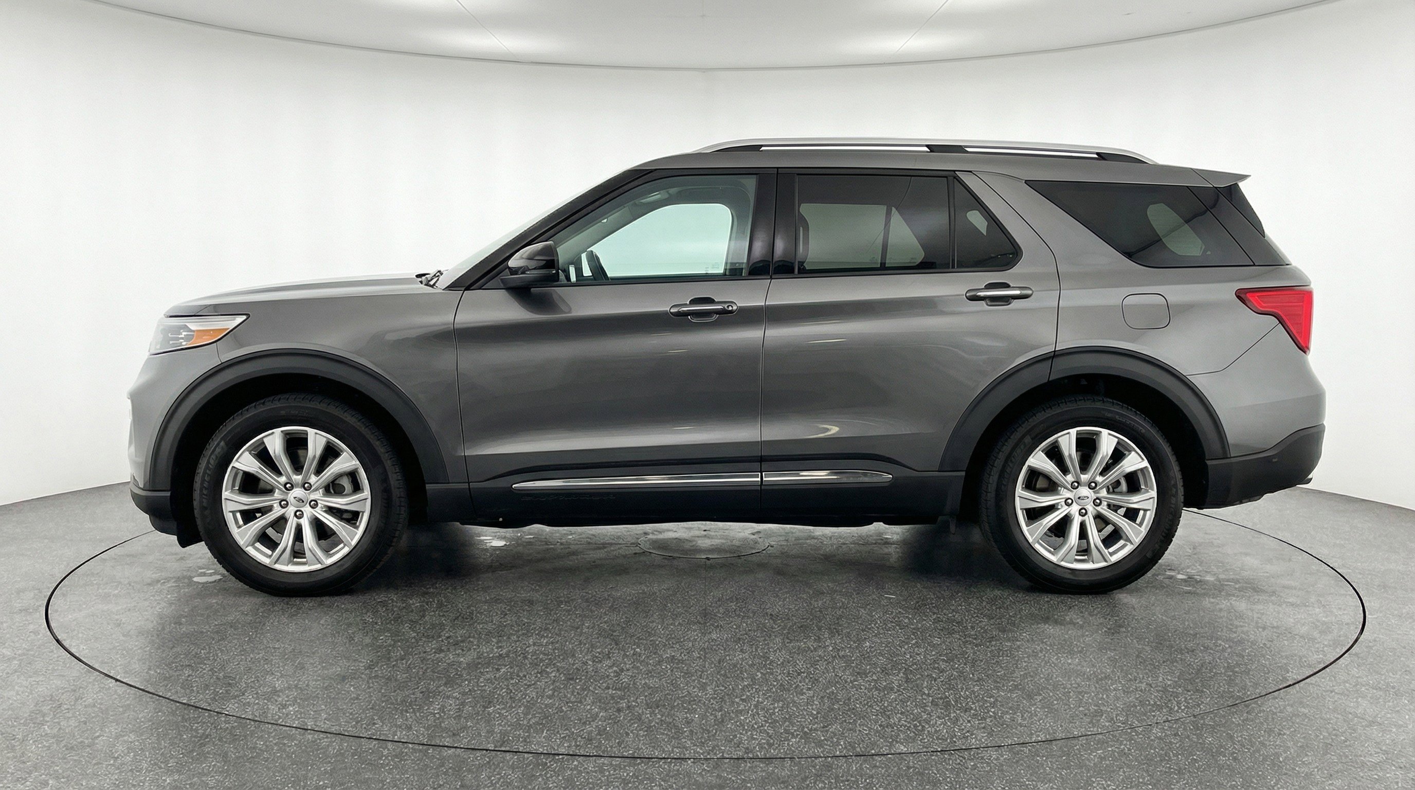 Used 2024 Ford Explorer Limited image 5