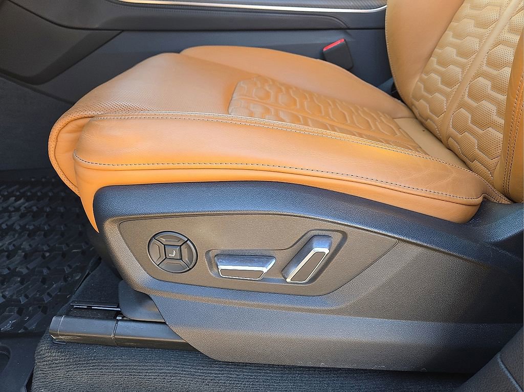 Used 2024 Audi RS Q8 4.0T image 24