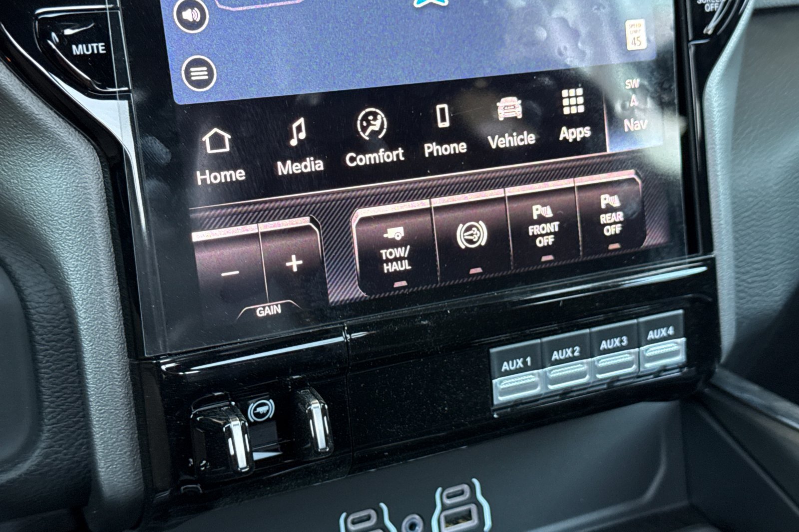 New 2026 RAM 3500 Laramie AWD/4WD image 21