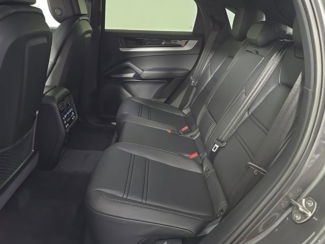 Certified 2025 Porsche Cayenne E-Hybrid Coupe image 15