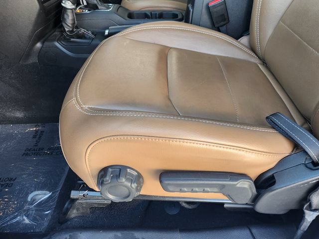 Used 2023 Jeep Wrangler Unlimited Sahara w/ Cold Weather Group AWD/4WD image 25
