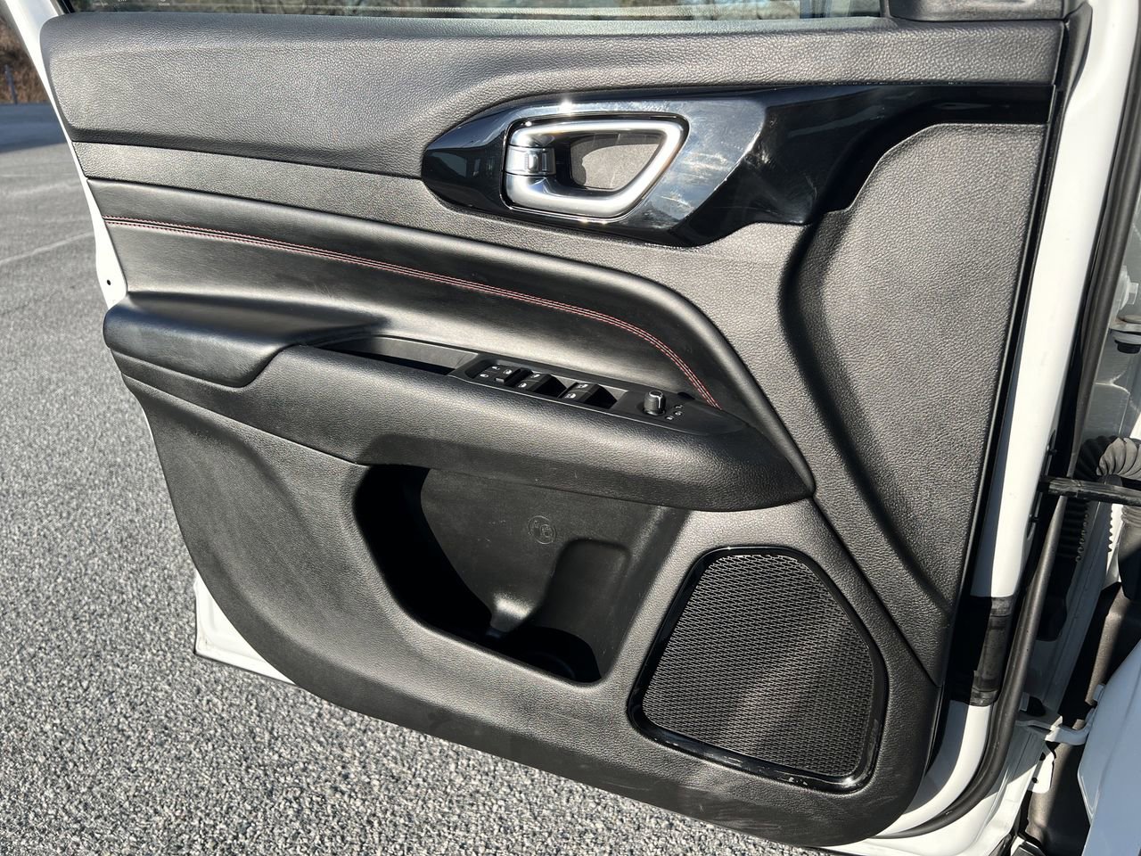 Used 2023 Jeep Compass Trailhawk image 18