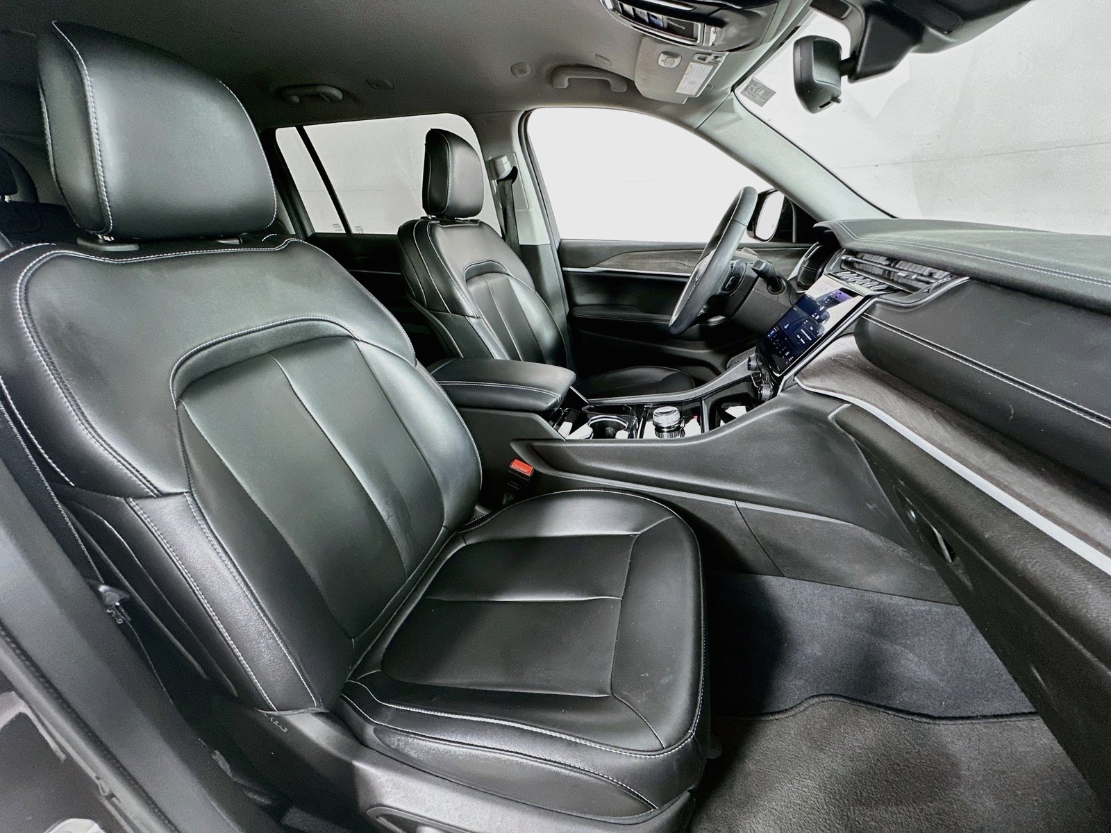 Used 2023 Jeep Grand Cherokee L Limited RWD image 29