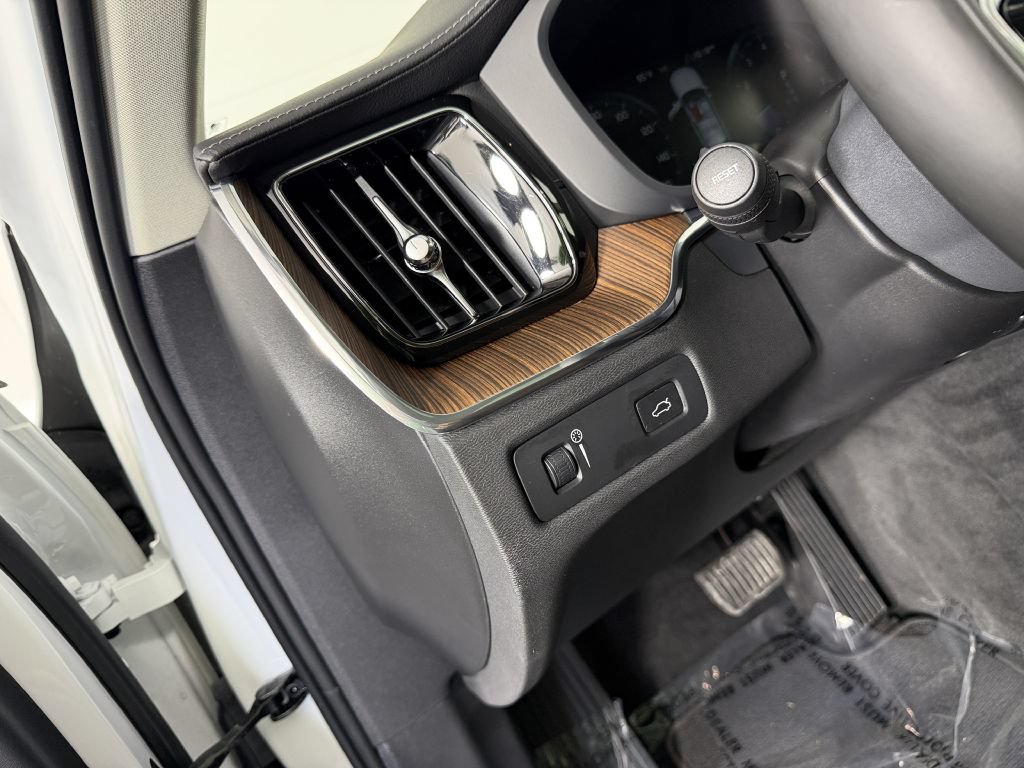 Used 2019 Volvo XC60 T6 Inscription AWD/4WD image 40