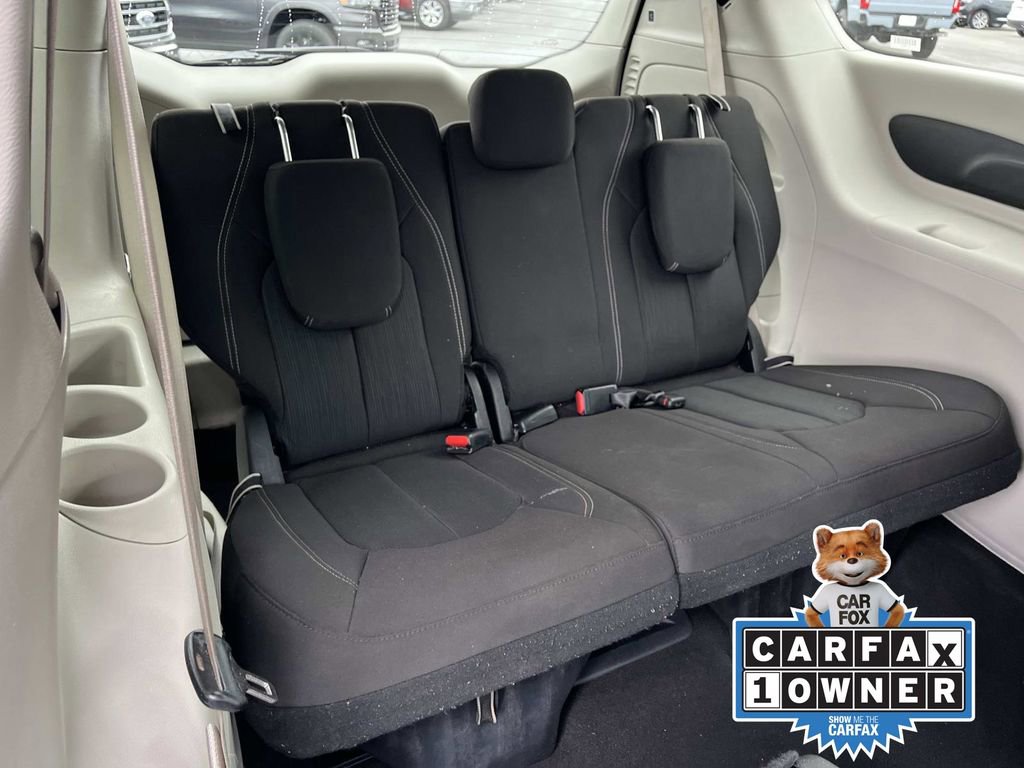 Used 2023 Chrysler Voyager LX image 18