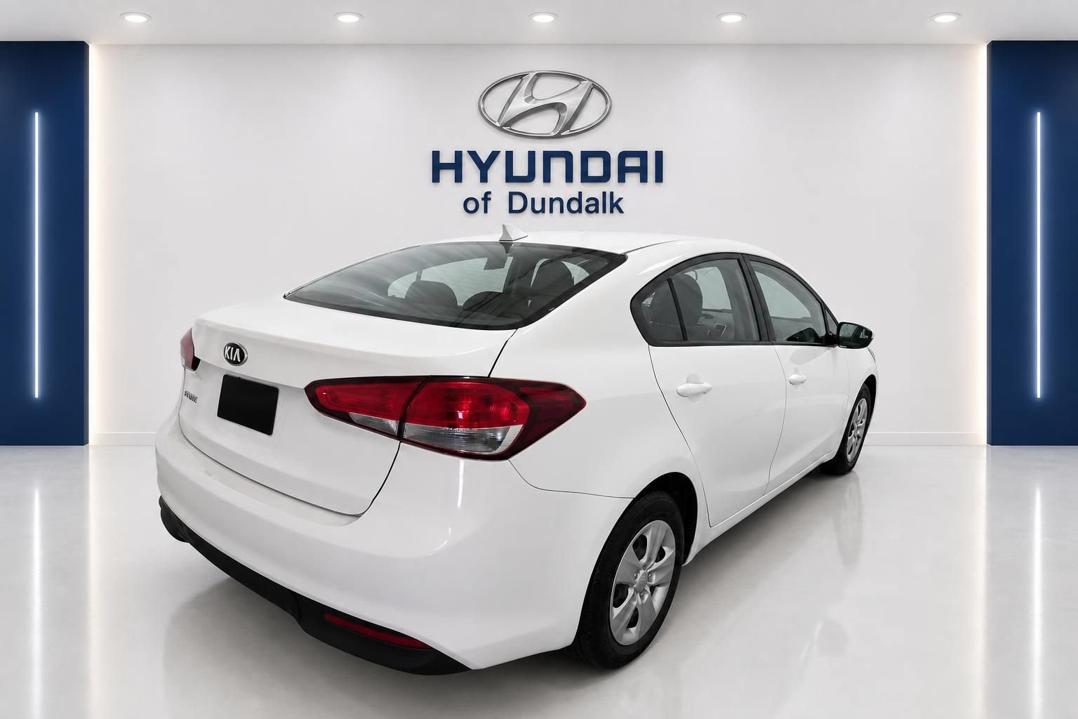 Used 2017 Kia Forte LX FWD image 3