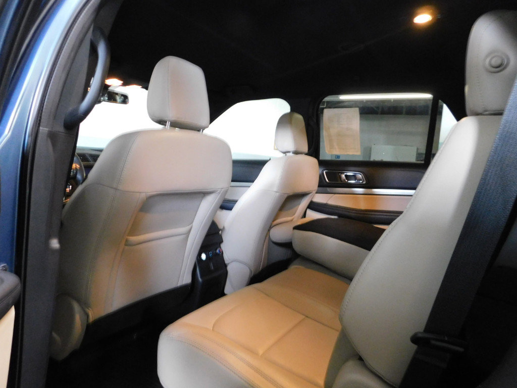 Used 2018 Ford Explorer XLT w/ Equipment Group 202A image 10