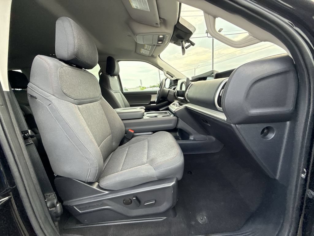Used 2025 Ford Expedition Active AWD/4WD image 27
