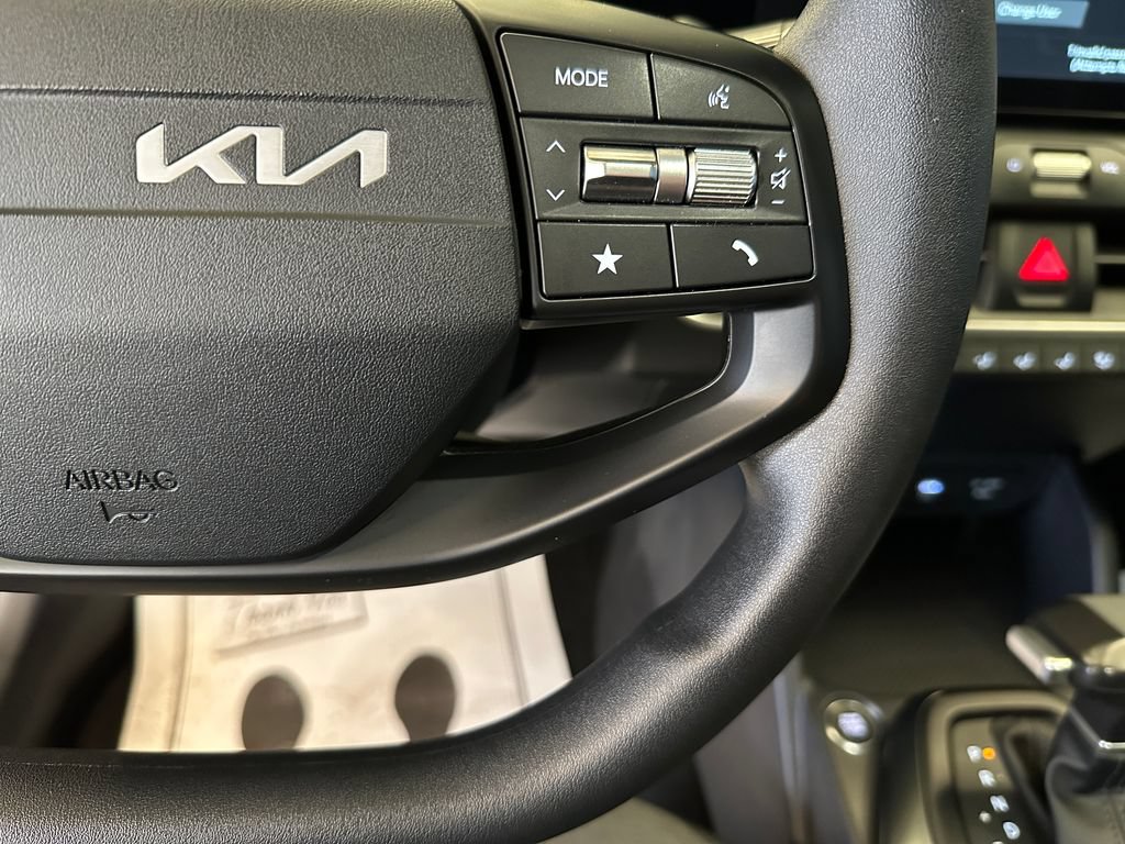 Used 2025 Kia K4 FWD image 11