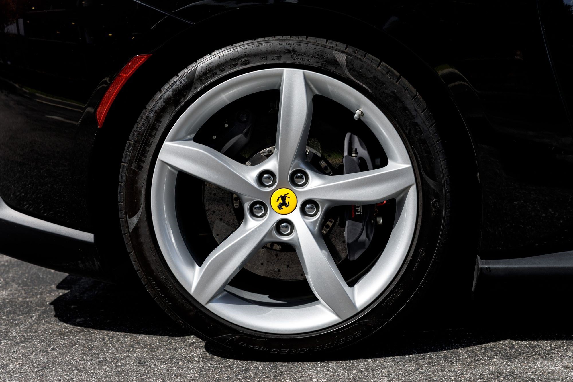 Used 2019 Ferrari Portofino RWD image 35