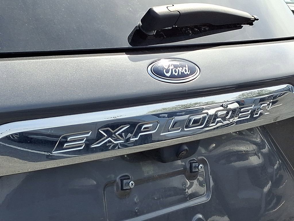 Used 2023 Ford Explorer XLT w/ Equipment Group 202A AWD/4WD image 30