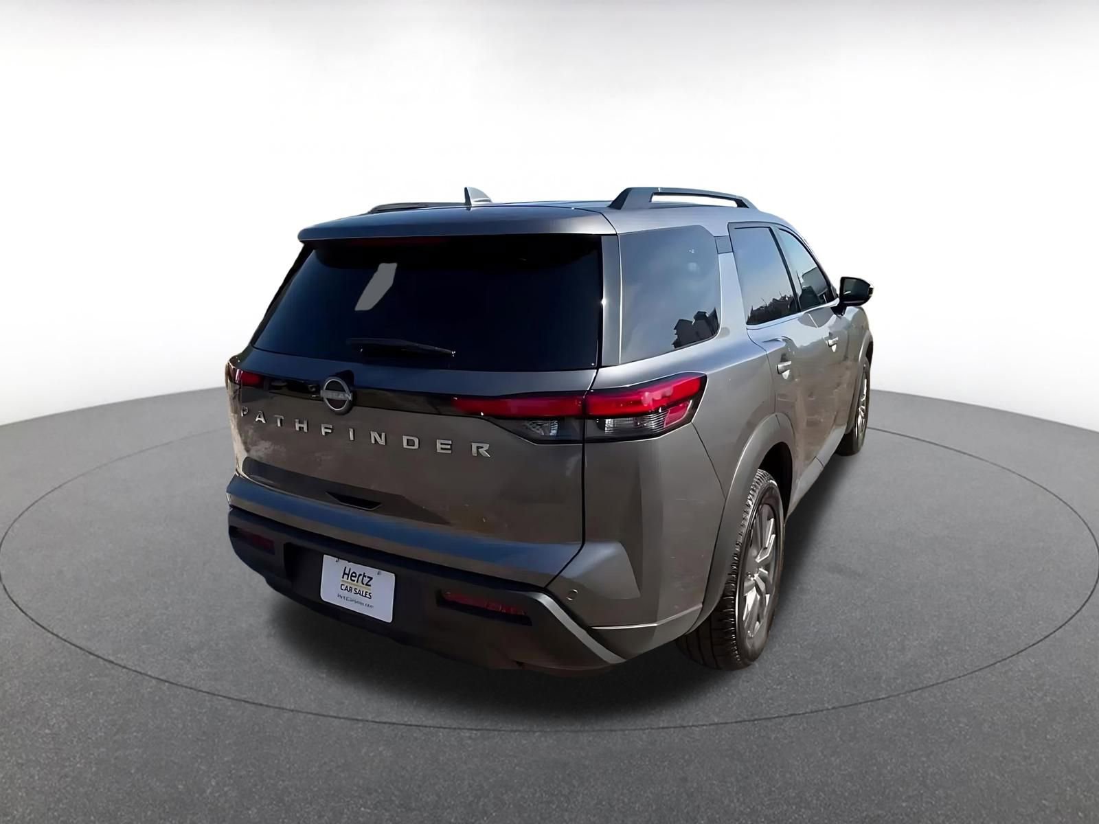 Used 2025 Nissan Pathfinder SV image 14