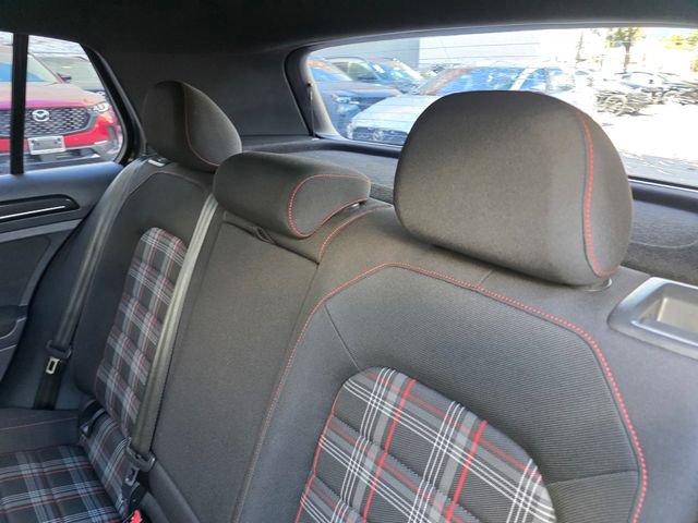 Used 2016 Volkswagen Golf S image 11