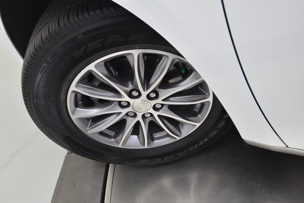 Used 2022 Buick Enclave Essence FWD image 37