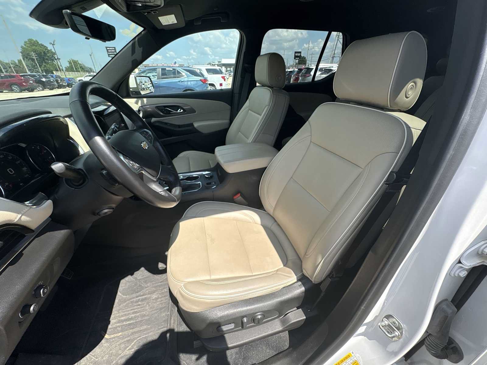 Used 2022 Chevrolet Traverse Premier AWD/4WD image 20