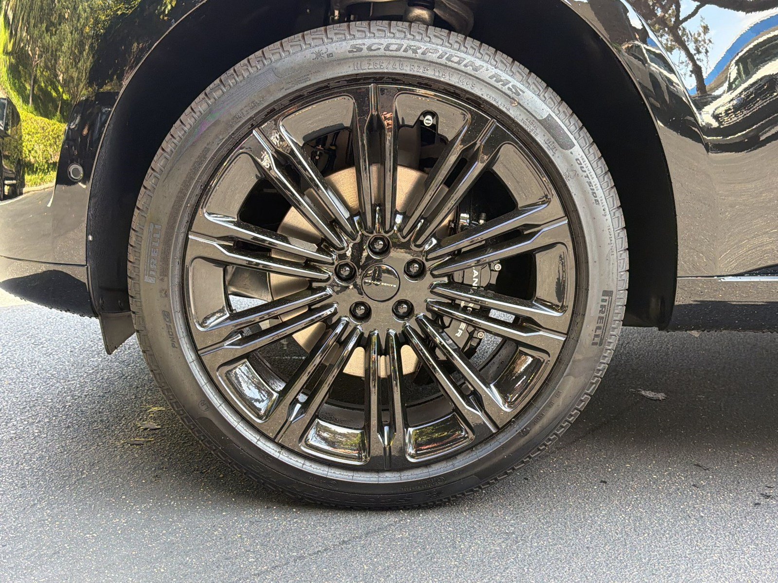 New 2026 Land Rover Range Rover Long Wheelbase SE AWD/4WD image 12