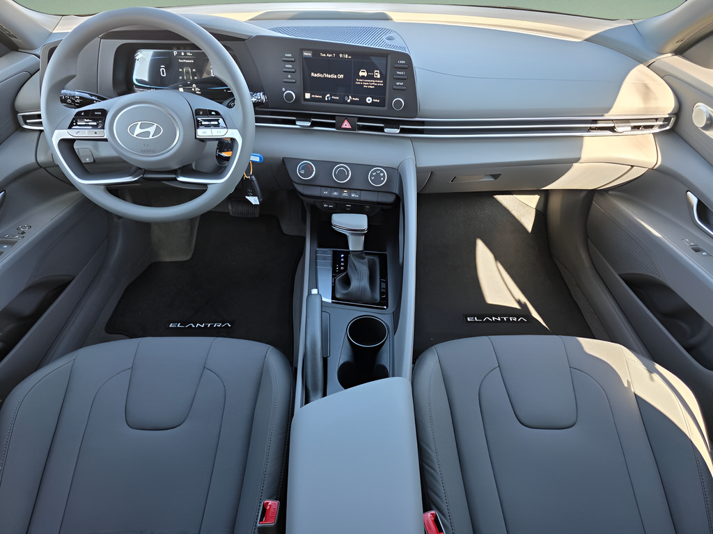 New 2026 Hyundai Elantra SE FWD image 15