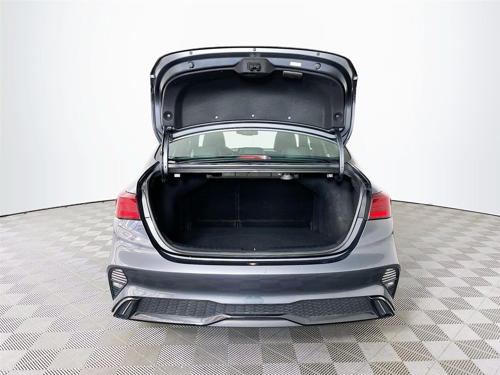 Used 2023 Kia Forte GT-Line w/ GT-Line Premium Package FWD image 29