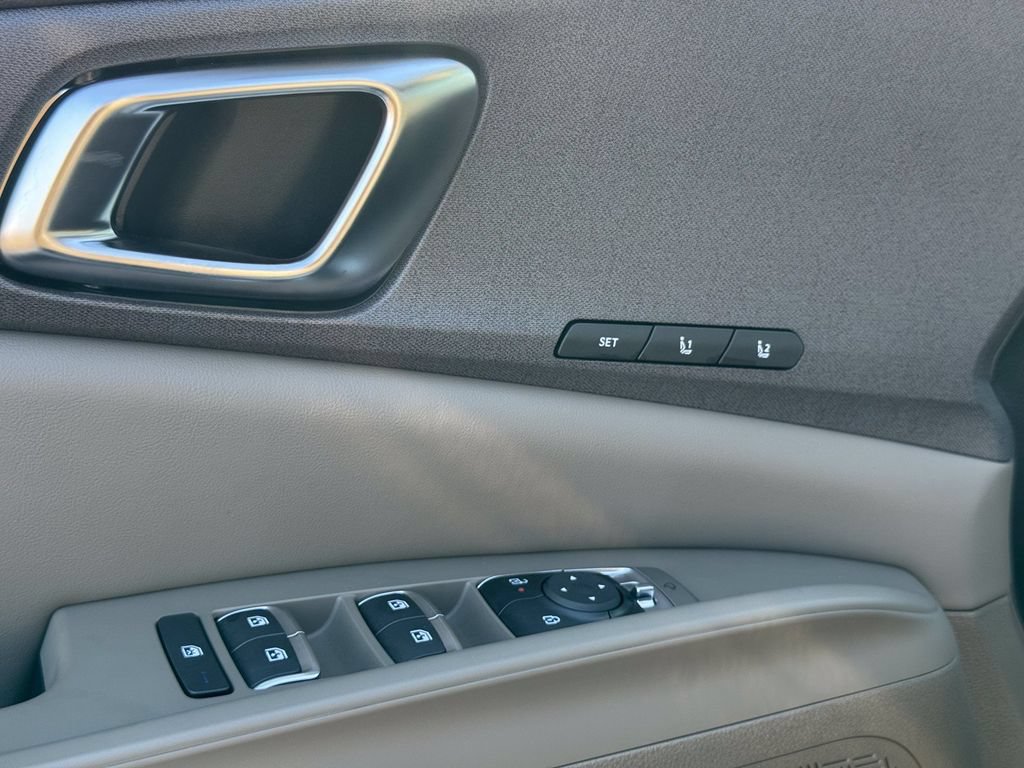 New 2026 Kia Carnival EX FWD image 24