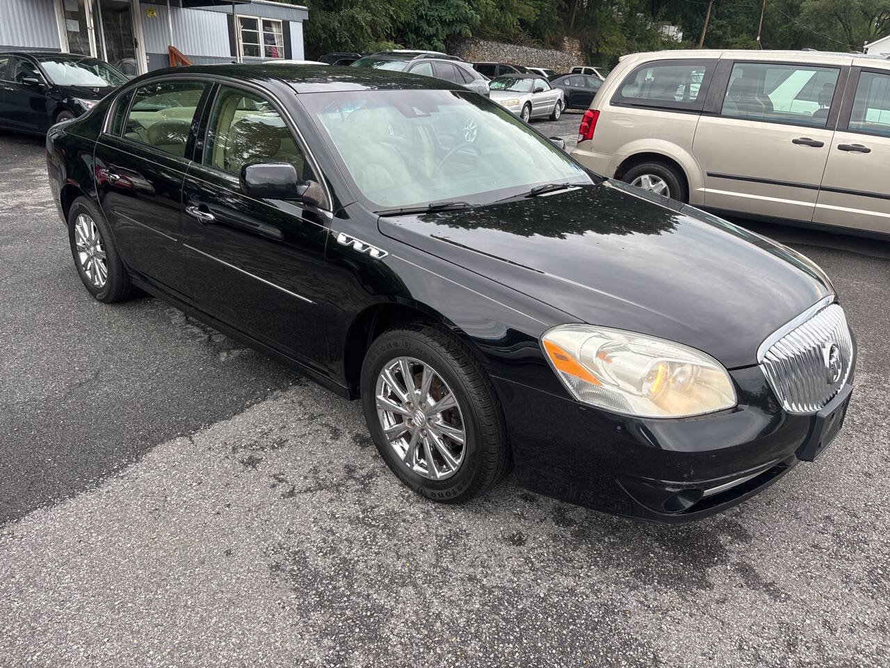 Used 2011 Buick Lucerne CXL FWD image 4