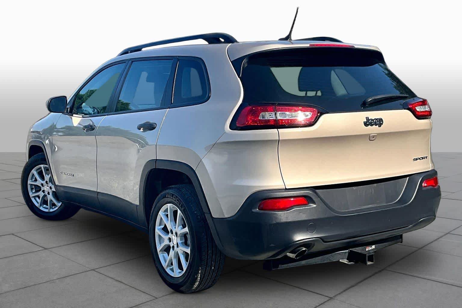 Used 2015 Jeep Cherokee Sport w/ Sport Appearance Group FWD image 12